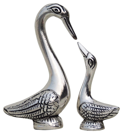 Aluminium Couple Duck Kissing Figurine Standard Silver Finishing